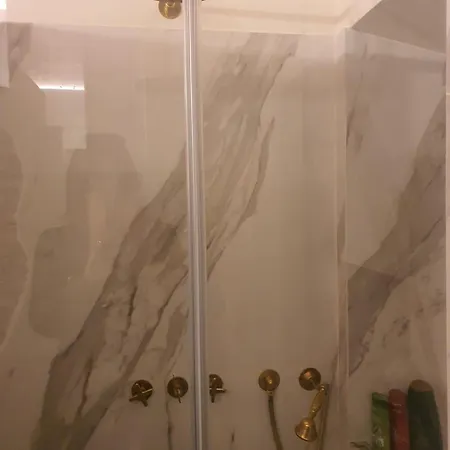 Town House Apartment Rom